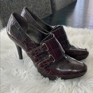 👠 Guess Garnier Croc Embossed Boots 6 1/2 free guess purse with purchase